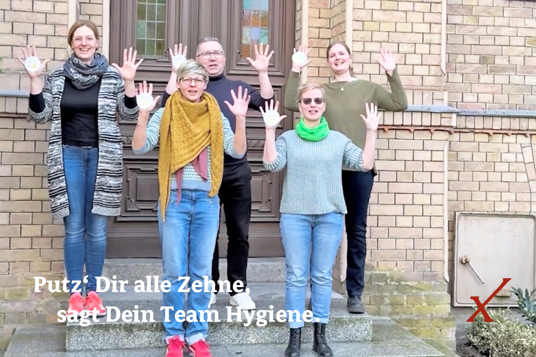 Putz' Dir alle Zehne, sagt Dein Team Hygiene.