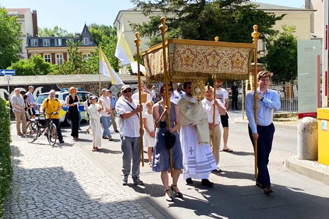 Fronleichnamsprozession der Gemeinde St. Peter und Paul